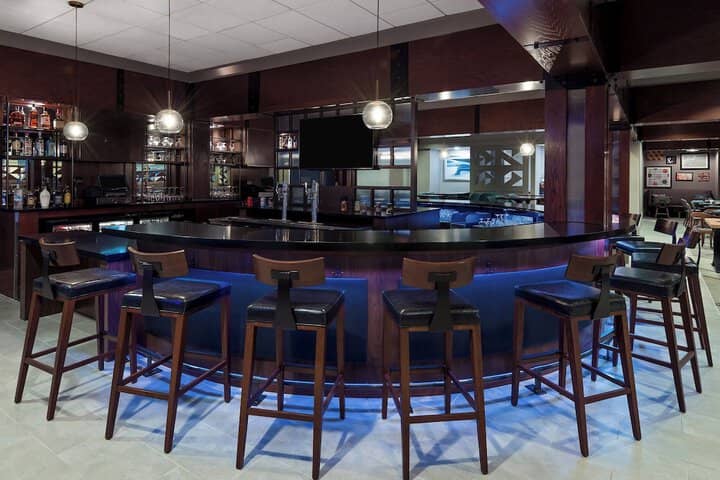 Lounge 19 of 24